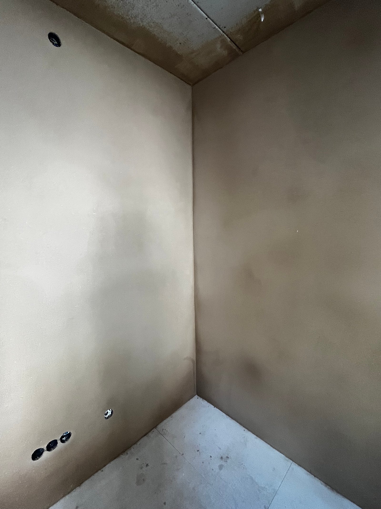 Fachwerkhaus Kassel Rohbau: Bestandsholzbalken freigelegt, Mauerwerk sichtbar