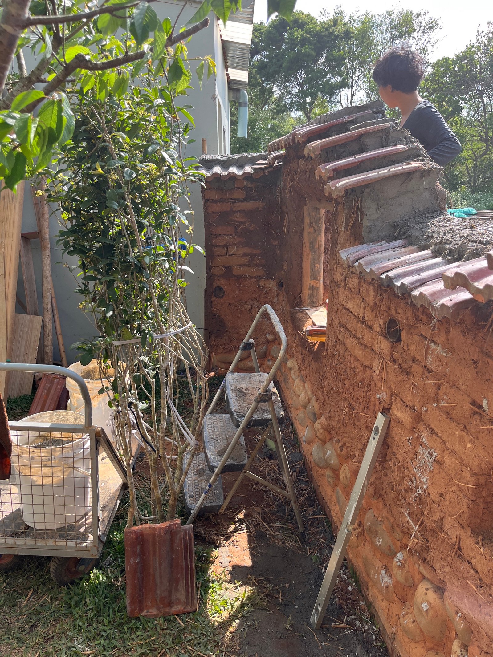 Traditionelle Dachziegel aufgestapelt, Restaurierungsmaterial, Taiwan